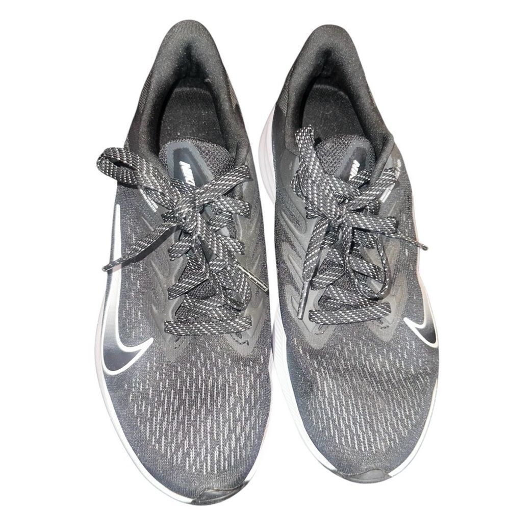 Nike Women’s Air Zoom Winflo 7 Black and White Running Shoes. Size 7.5 - Picture 3 of 8
